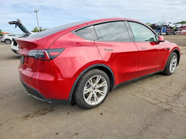 7SAYGDEE5PA107048 — 2023 Tesla Model Y, фото 3 с аукциона Copart, Подтопление