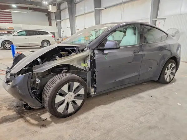 7SAYGAEE3PF840670 — 2023 Tesla Model Y, Передняя часть (Front End), фото до ремонта