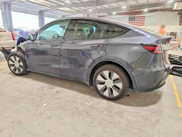 7SAYGAEE3PF840670 — 2023 Tesla Model Y, фото 2 с аукциона Copart, Передняя часть