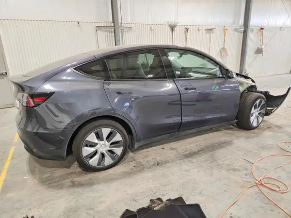 7SAYGAEE3PF840670 — 2023 Tesla Model Y, фото 3 с аукциона Copart, Передняя часть