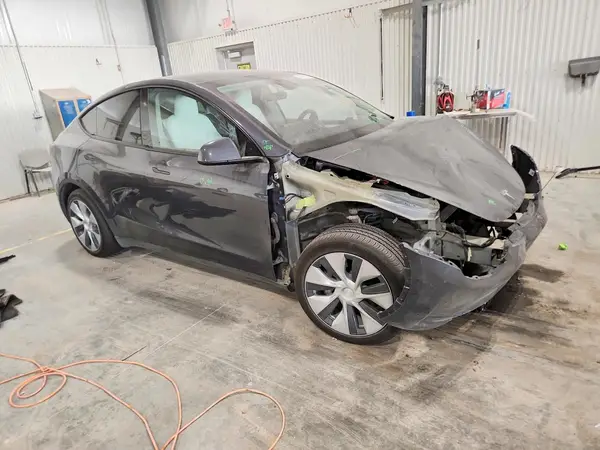 7SAYGAEE3PF840670 — 2023 Tesla Model Y, фото 4 с аукциона Copart, Передняя часть