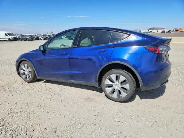 7SAYGDEE3PF639255 — 2023 Tesla Model Y, фото 2 с аукциона Copart 13.10.2026, Боковая часть