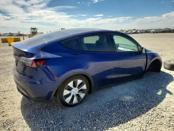 7SAYGDEE3PF639255 — 2023 Tesla Model Y, фото 3 с аукциона Copart 13.10.2026, Боковая часть