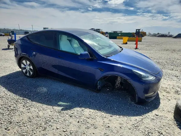 7SAYGDEE3PF639255 — 2023 Tesla Model Y, фото 4 с аукциона Copart 13.10.2026, Боковая часть