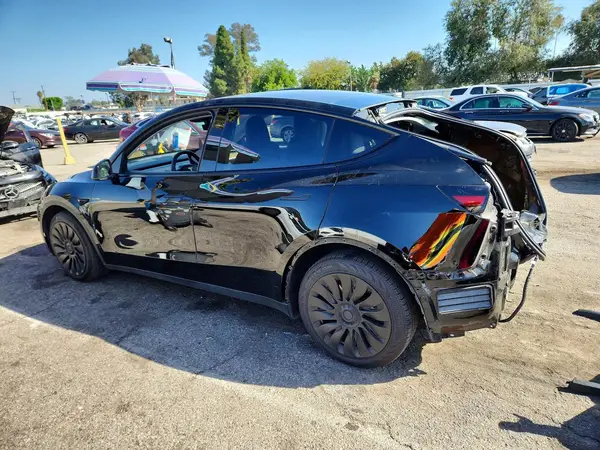 7SAYGDEE7PF944628 — 2023 Tesla Model Y, фото 2 с аукциона Copart, Задняя часть
