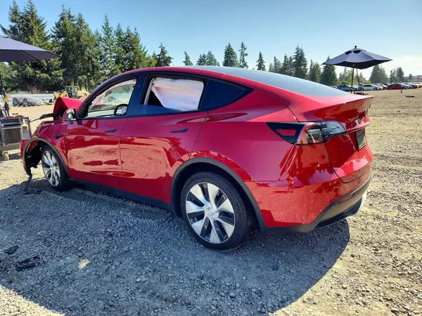 7SAYGDEE3PF810859 — 2023 Tesla Model Y, фото 2 с аукциона Copart, Передняя часть
