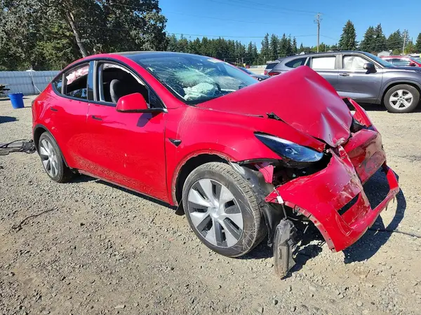 7SAYGDEE3PF810859 — 2023 Tesla Model Y, фото 4 с аукциона Copart, Передняя часть
