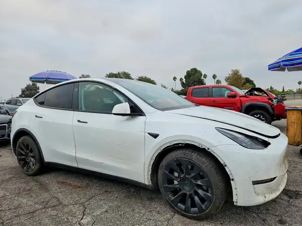 7SAYGDEE6PA188478 — 2023 Tesla Model Y, фото 4 с аукциона Copart 06.10.2026, Боковая часть