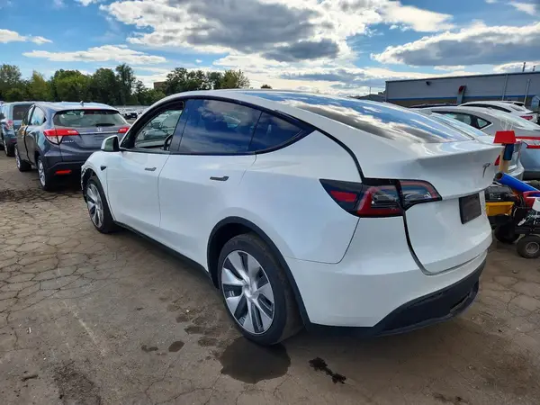7SAYGDEE8PA129304 — 2023 Tesla Model Y, фото 2 с аукциона Copart, Передняя часть