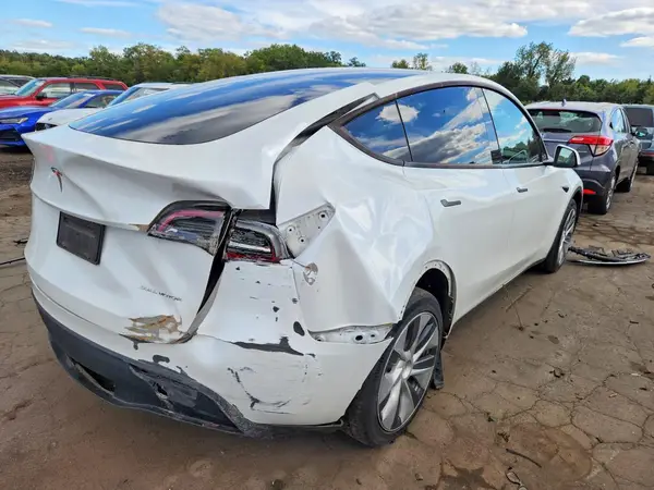 7SAYGDEE8PA129304 — 2023 Tesla Model Y, фото 3 с аукциона Copart, Передняя часть