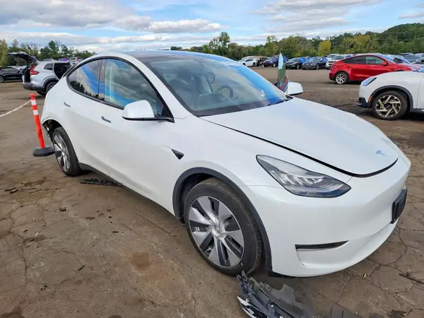 7SAYGDEE8PA129304 — 2023 Tesla Model Y, фото 4 с аукциона Copart, Передняя часть