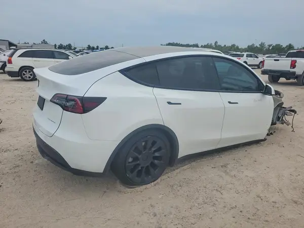 7SAYGDEE4PA117540 — 2023 Tesla Model Y, фото 3 с аукциона Copart, Передняя часть