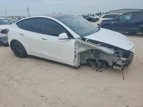 7SAYGDEE4PA117540 — 2023 Tesla Model Y, фото 4 с аукциона Copart, Передняя часть
