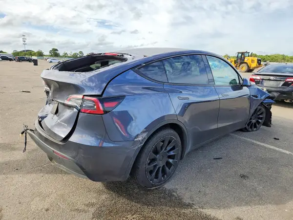 2023 TESLA MODEL Y VIN 7SAYGDEE1PA155534 фото 3