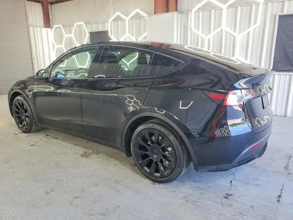 7SAYGAEE8PF584543 — 2023 Tesla Model Y, фото 2 с аукциона Copart 01.10.2026, Мелкие вмятины и царапины