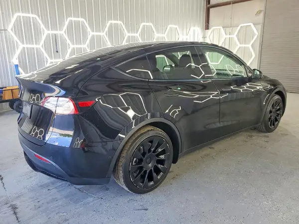 7SAYGAEE8PF584543 — 2023 Tesla Model Y, фото 3 с аукциона Copart 01.10.2026, Мелкие вмятины и царапины