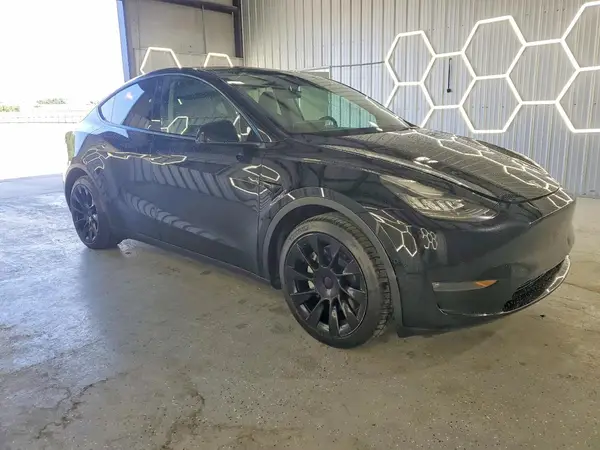 7SAYGAEE8PF584543 — 2023 Tesla Model Y, фото 4 с аукциона Copart 01.10.2026, Мелкие вмятины и царапины