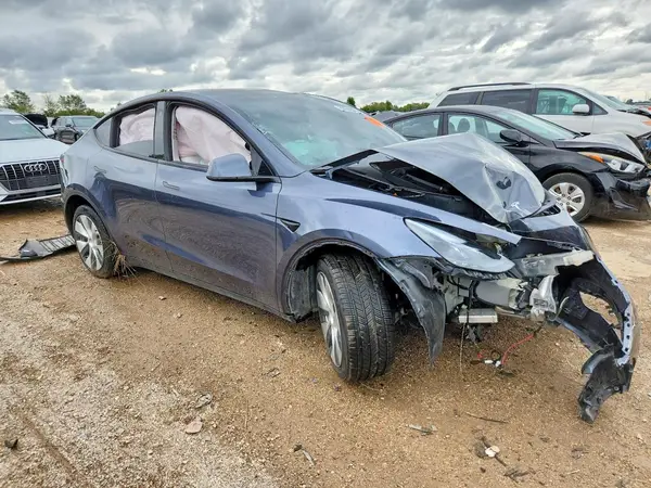 7SAYGDEEXPF672396 — 2023 Tesla Model Y, фото 4 с аукциона Copart, Передняя часть