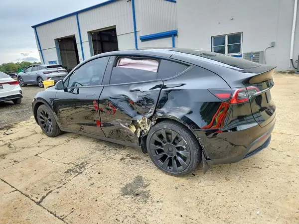 7SAYGAEEXPF605151 — 2023 Tesla Model Y, фото 2 с аукциона Copart, Боковая часть