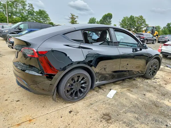 7SAYGAEEXPF605151 — 2023 Tesla Model Y, фото 3 с аукциона Copart, Боковая часть
