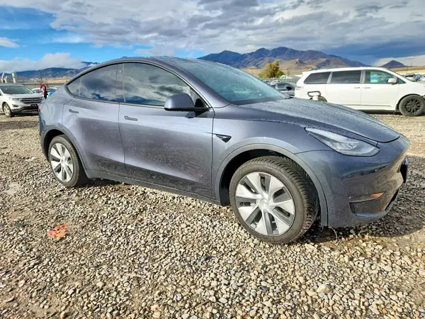 7SAYGDEE2PF615416 — 2023 Tesla Model Y, фото 4 с аукциона Copart, Передняя часть