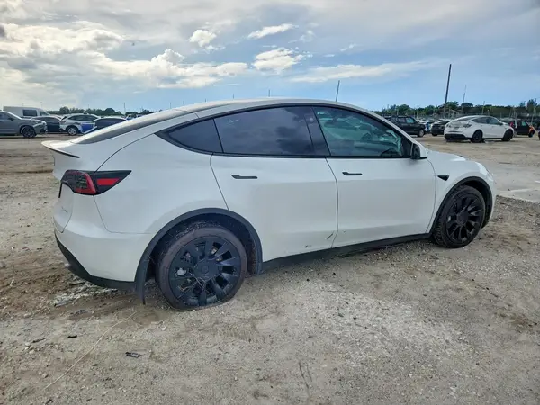 7SAYGDEE6PF854161 — 2023 Tesla Model Y, фото 3 с аукциона Copart, Боковая часть