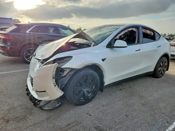 7SAYGDEE1PF796623 — 2023 Tesla Model Y, Передняя часть (Front End), фото до ремонта