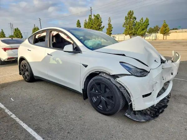 7SAYGDEE1PF796623 — 2023 Tesla Model Y, фото 4 с аукциона Copart 02.10.2026, Передняя часть