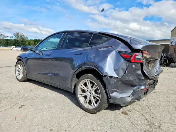 7SAYGDEEXPA209302 — 2023 Tesla Model Y, фото 2 с аукциона Copart 05.10.2026, Передняя часть