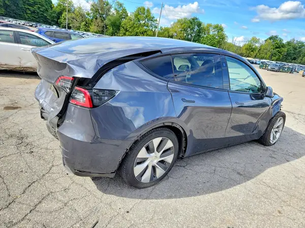 7SAYGDEEXPA209302 — 2023 Tesla Model Y, фото 3 с аукциона Copart 05.10.2026, Передняя часть