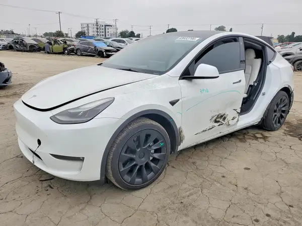 7SAYGAEE6PF660907 — 2023 Tesla Model Y, Боковая часть (Side), фото до ремонта