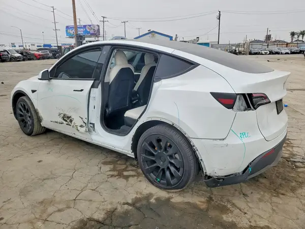 7SAYGAEE6PF660907 — 2023 Tesla Model Y, фото 2 с аукциона Copart, Боковая часть