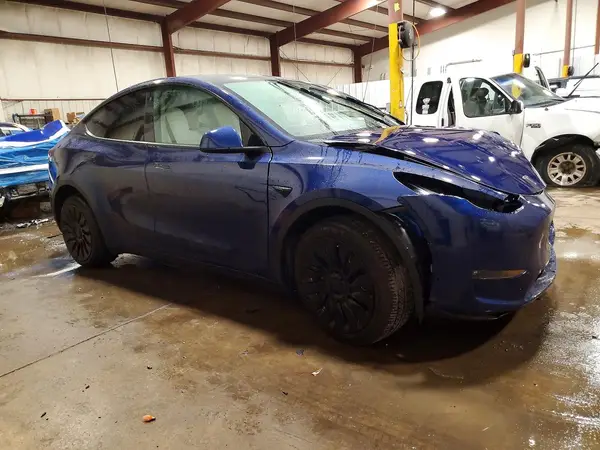 7SAYGDEEXPF670986 — 2023 Tesla Model Y, фото 4 с аукциона Copart 13.10.2026, Передняя часть