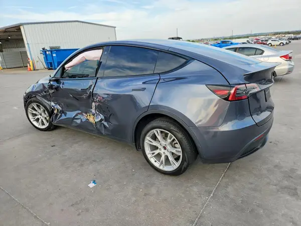 7SAYGDEE4PA103735 — 2023 Tesla Model Y, фото 2 с аукциона Copart, Боковая часть