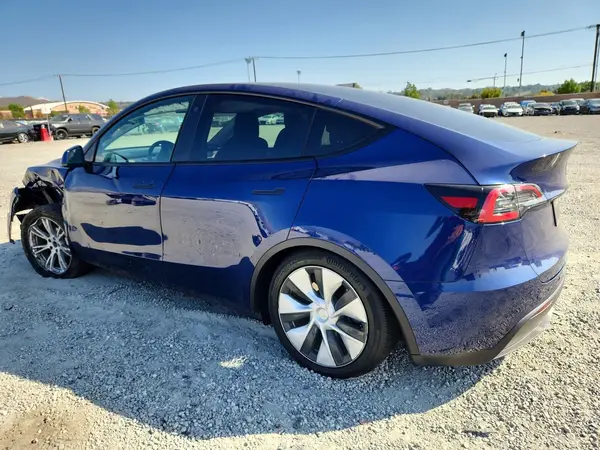 7SAYGAEE4PF615495 — 2023 Tesla Model Y, фото 2 с аукциона Copart, Ходовая часть