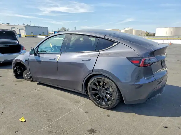 7SAYGAEE0PF833918 — 2023 Tesla Model Y, фото 2 с аукциона Copart, Передняя часть