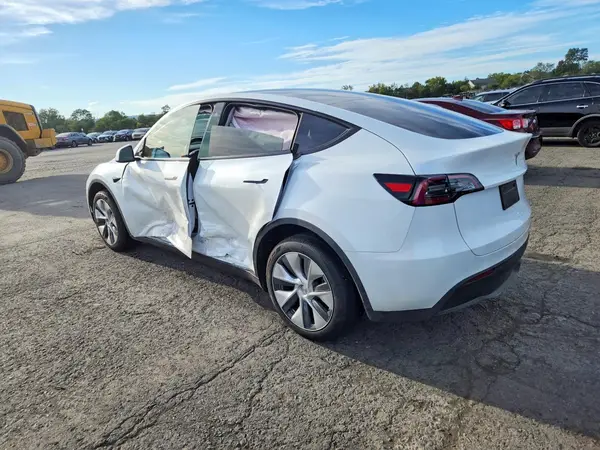 2023 TESLA MODEL Y VIN 7SAYGDEE1PA111761 фото 2