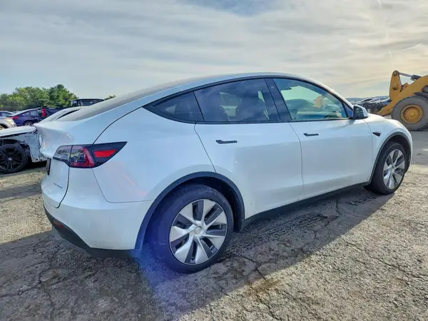 2023 TESLA MODEL Y VIN 7SAYGDEE1PA111761 фото 3