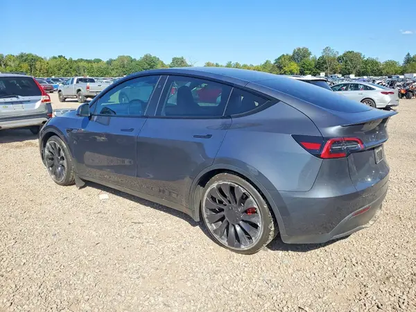 7SAYGDEF4PF904399 — 2023 Tesla Model Y, фото 2 с аукциона Copart, Боковая часть