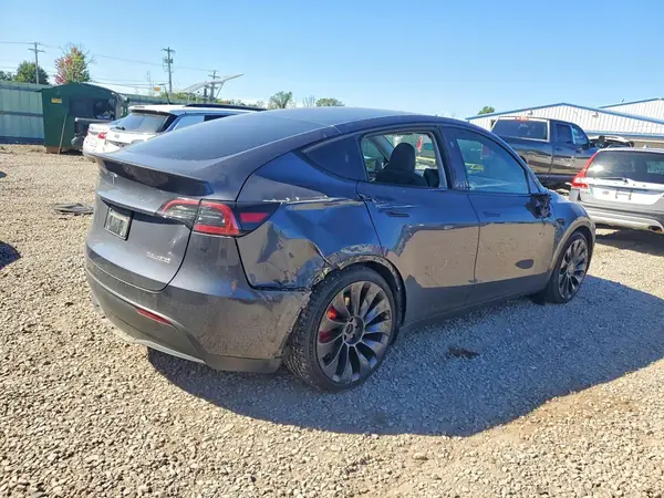 7SAYGDEF4PF904399 — 2023 Tesla Model Y, фото 3 с аукциона Copart, Боковая часть
