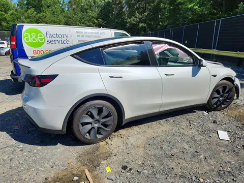 2023 TESLA MODEL Y VIN 7SAYGDEE6PF672573 фото 3