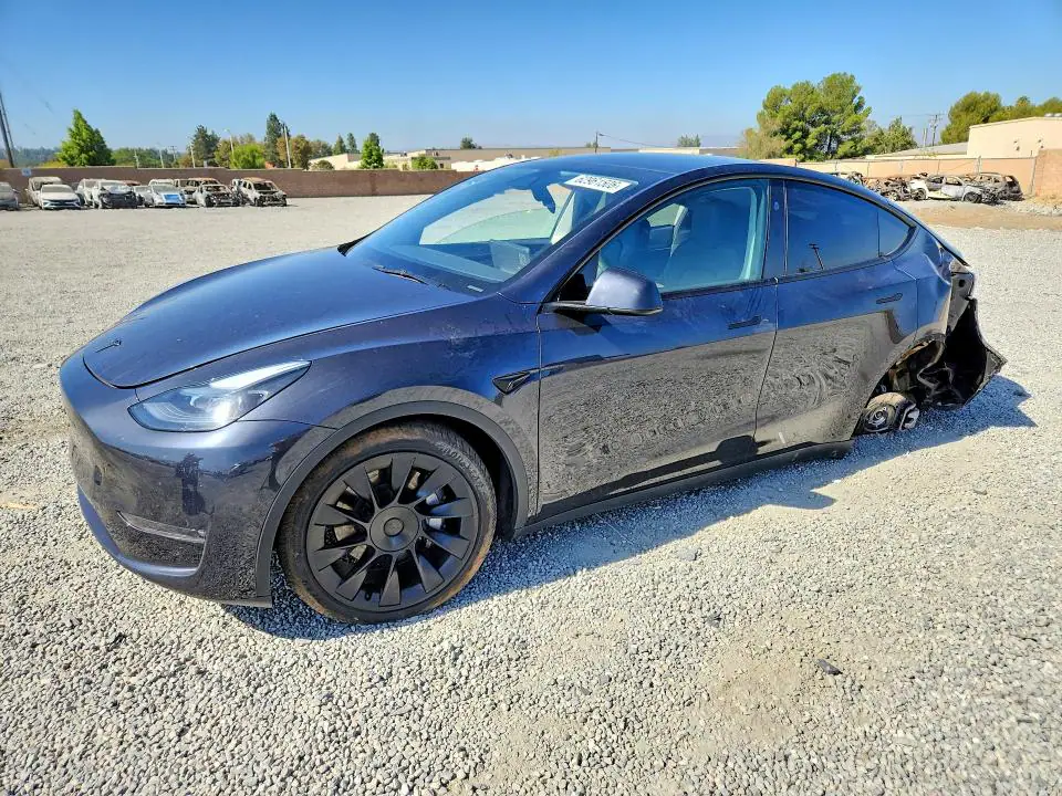 7SAYGAEE8RF041468 Tesla Model Y 2024 — повреждение Боковая часть, фото до ремонта