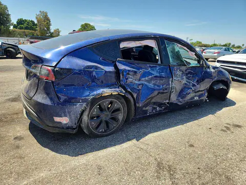 2024 Tesla Model Y VIN 7SAYGDED8RF094518 фото 3