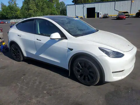 7SAYGAEEXRF088212 — 2024 Tesla Model Y, фото 4 с аукциона Copart 14.10.2026, Боковая часть