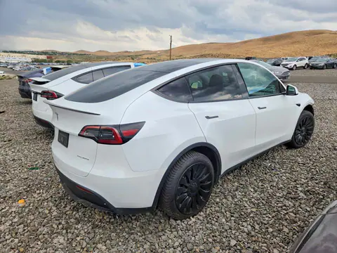 2024 Tesla Model Y VIN 7SAYGDEE7RA259139 фото 3