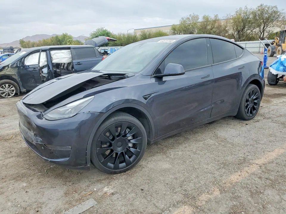 2024 Tesla Model Y VIN 7SAYGDEE1RA270752 фото 1