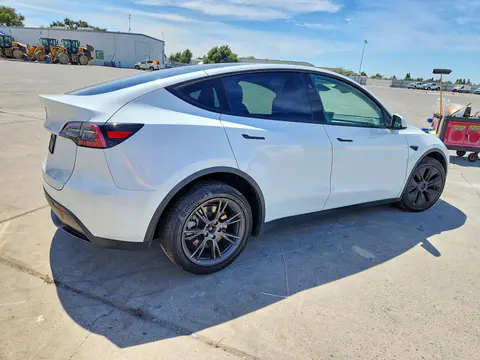 2024 Tesla Model Y VIN 7SAYGDED7RF154403 фото 3