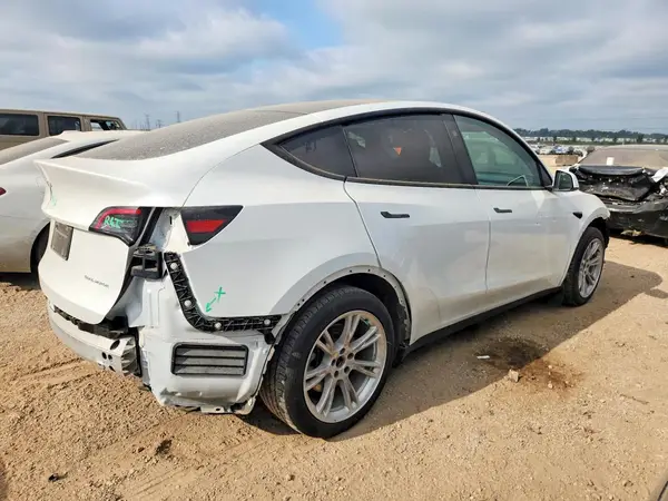7SAYGDEE0RA286490 — 2024 Tesla Model Y, фото 3 с аукциона Copart 13.10.2026, Передняя часть