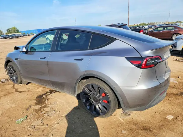 7SAYGDEF6RA295901 — 2024 Tesla Model Y, фото 2 с аукциона Copart 13.10.2026, Передняя часть