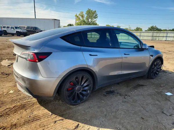 7SAYGDEF6RA295901 — 2024 Tesla Model Y, фото 3 с аукциона Copart 13.10.2026, Передняя часть
